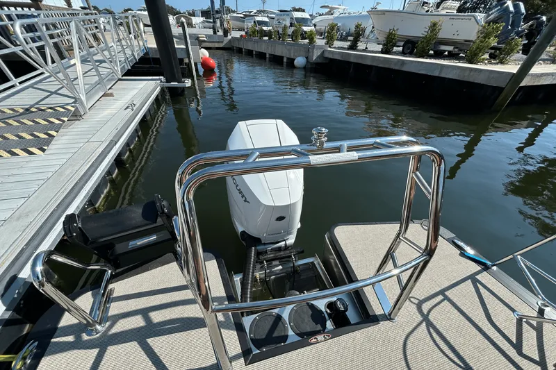 Slide: The Image of Harris Grand Mariner 250 2026 - 7