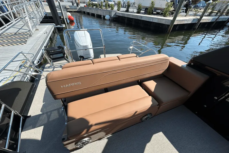 Slide: The Image of Harris Grand Mariner 250 2026 - 9