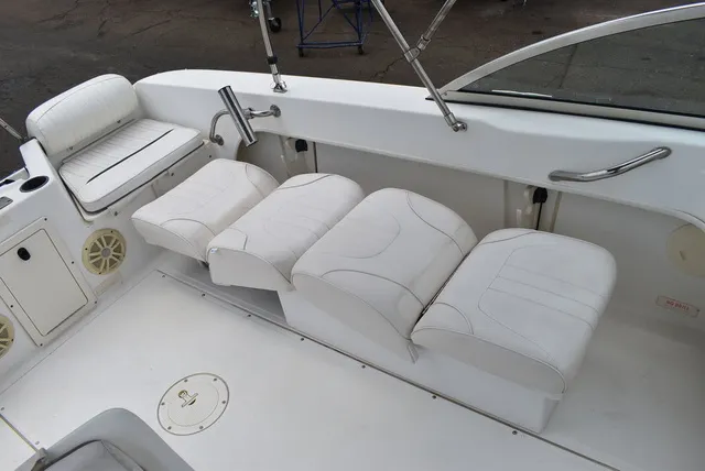 Slide: The Image of Boston Whaler 18 Ventura Dual Console 2001 - 25