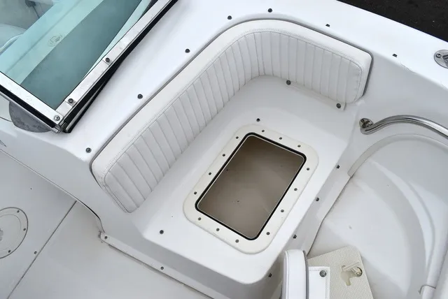 Slide: The Image of Boston Whaler 18 Ventura Dual Console 2001 - 43