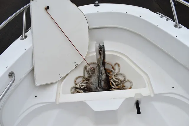 Slide: The Image of Boston Whaler 18 Ventura Dual Console 2001 - 41
