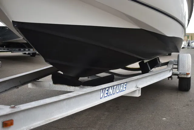 Slide: The Image of Boston Whaler 18 Ventura Dual Console 2001 - 49