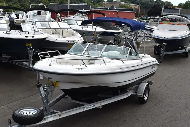 The Image of Boston Whaler 18 Ventura Dual Console 2001 - 0