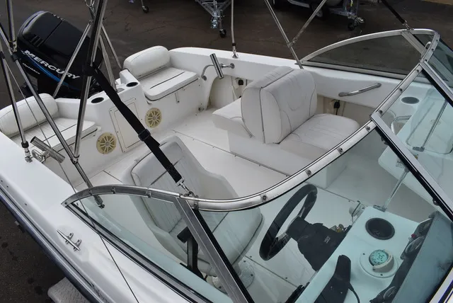 Slide: The Image of Boston Whaler 18 Ventura Dual Console 2001 - 15