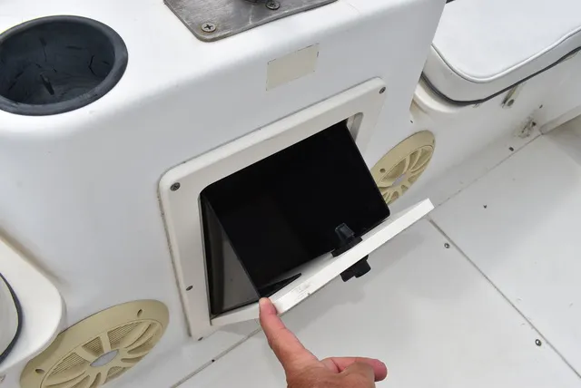 Slide: The Image of Boston Whaler 18 Ventura Dual Console 2001 - 20