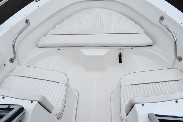 Slide: The Image of Boston Whaler 18 Ventura Dual Console 2001 - 39