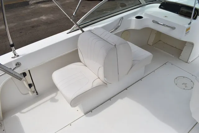 Slide: The Image of Boston Whaler 18 Ventura Dual Console 2001 - 24