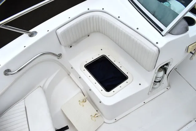 Slide: The Image of Boston Whaler 18 Ventura Dual Console 2001 - 42