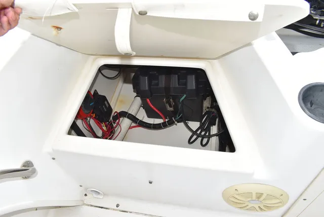 Slide: The Image of Boston Whaler 18 Ventura Dual Console 2001 - 22