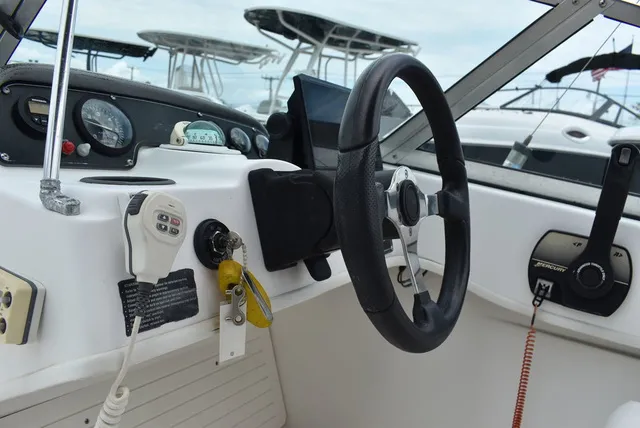 Slide: The Image of Boston Whaler 18 Ventura Dual Console 2001 - 36