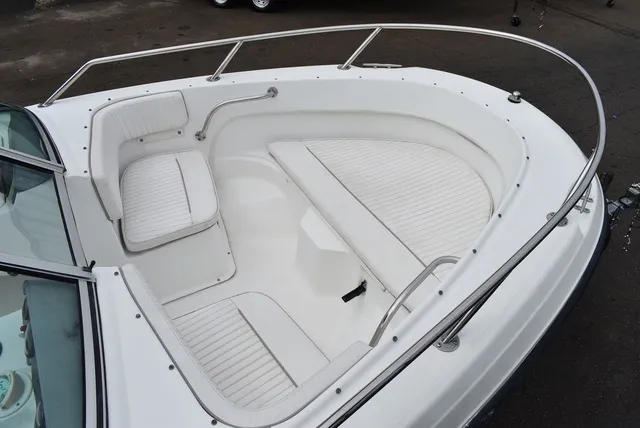 Slide: The Image of Boston Whaler 18 Ventura Dual Console 2001 - 14