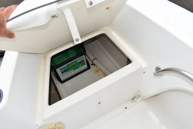 Slide: The Image of Boston Whaler 18 Ventura Dual Console 2001 - 21