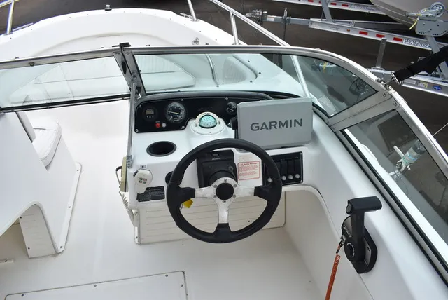 Slide: The Image of Boston Whaler 18 Ventura Dual Console 2001 - 30