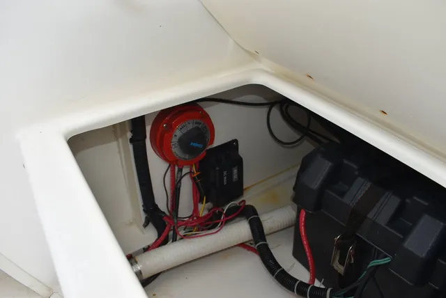 Slide: The Image of Boston Whaler 18 Ventura Dual Console 2001 - 23