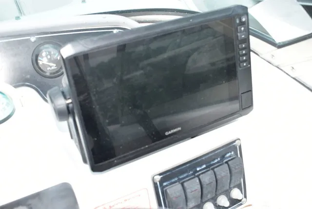 Slide: The Image of Boston Whaler 18 Ventura Dual Console 2001 - 33