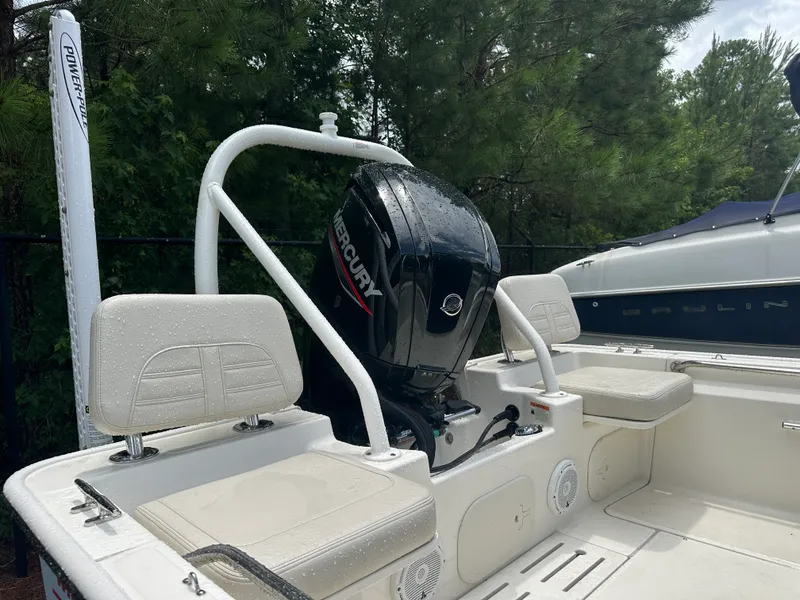 Slide: The Image of Boston Whaler 170 MONTAUK 2025 - 11