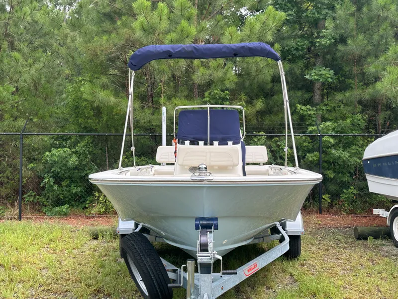 Slide: The Image of Boston Whaler 170 MONTAUK 2025 - 1