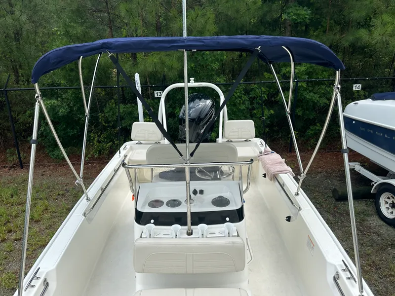 Slide: The Image of Boston Whaler 170 MONTAUK 2025 - 22