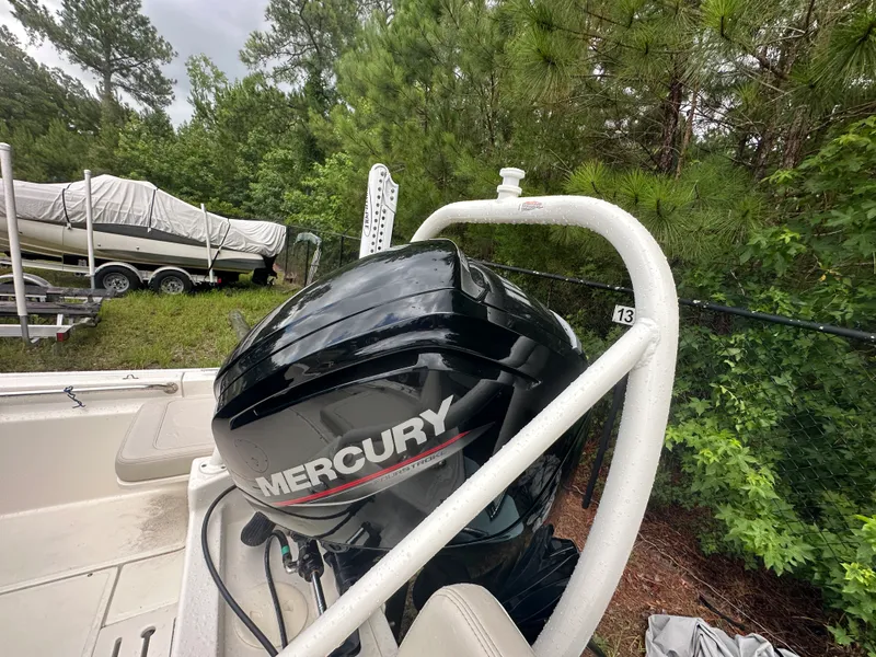 Slide: The Image of Boston Whaler 170 MONTAUK 2025 - 6