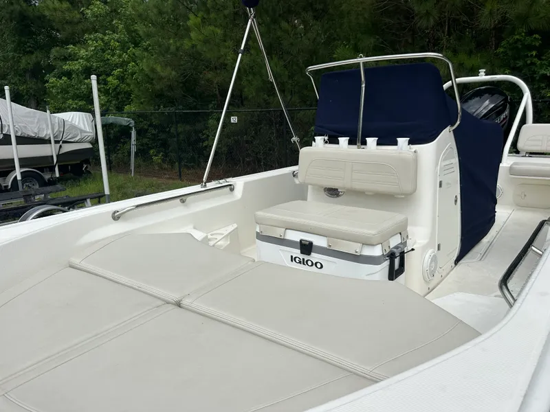 Slide: The Image of Boston Whaler 170 MONTAUK 2025 - 8