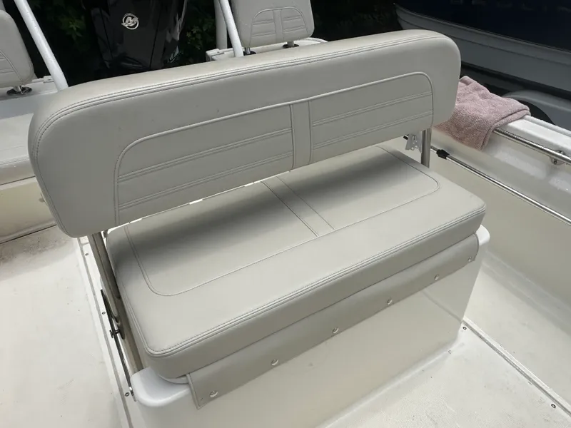 Slide: The Image of Boston Whaler 170 MONTAUK 2025 - 14