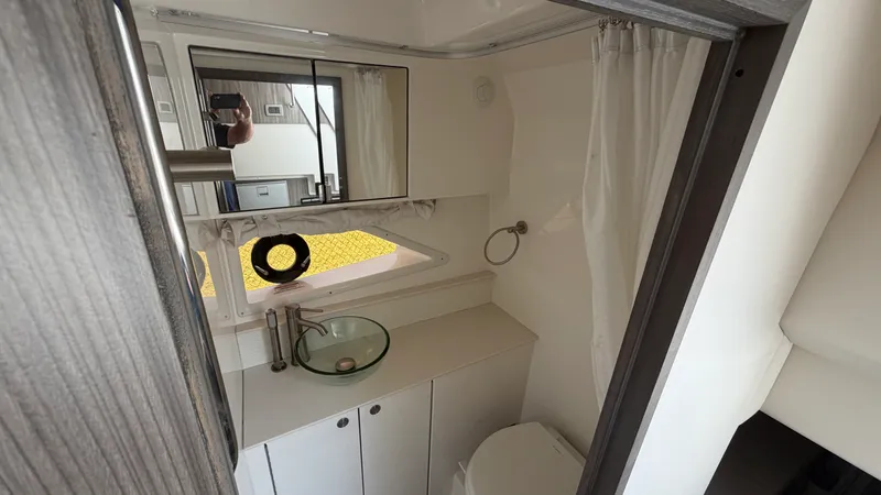 Slide: The Image of Sea Ray 320 SUNDANCER OB 2024 - 17