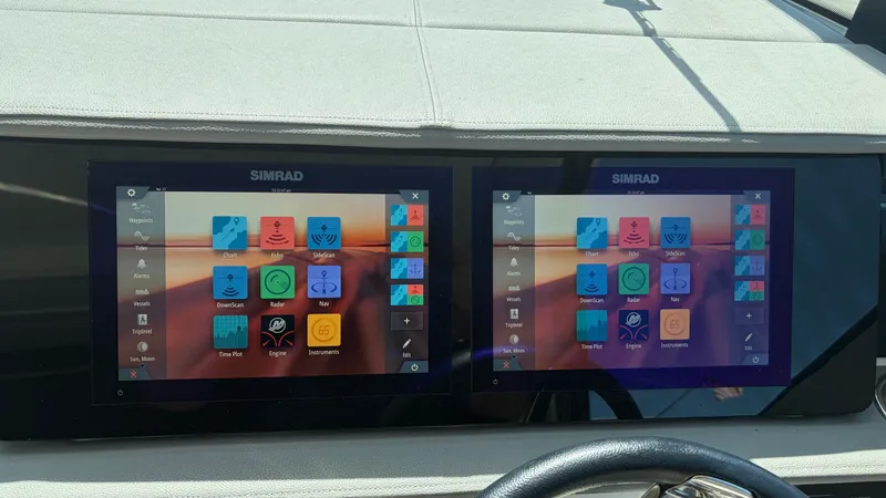 Slide: The Image of Sea Ray 320 SUNDANCER OB 2024 - 12