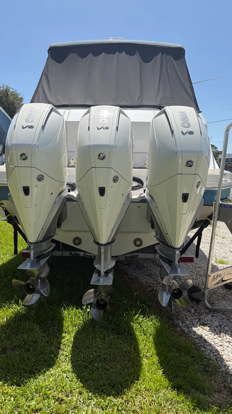 Slide: The Image of Sea Ray 320 SUNDANCER OB 2024 - 3