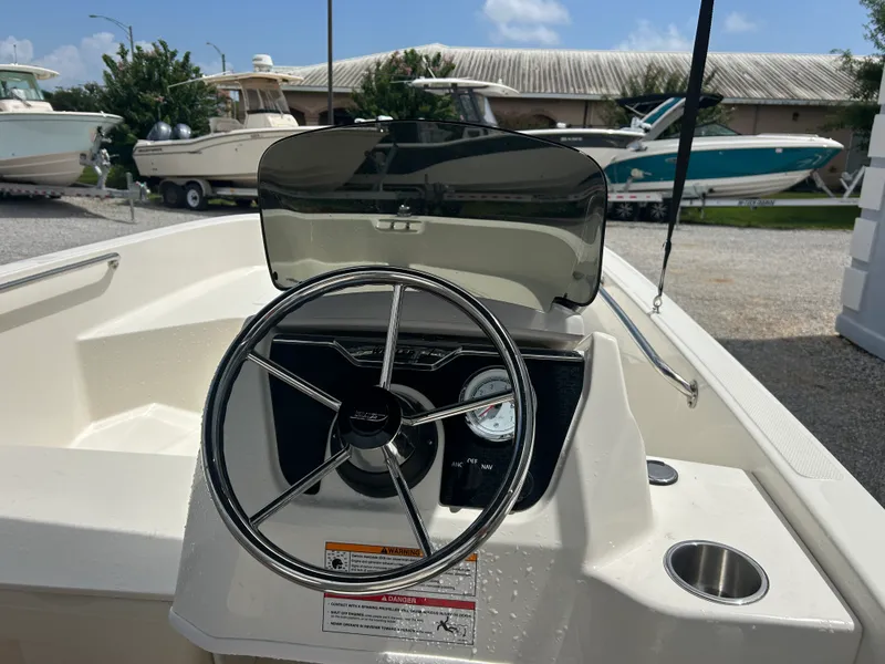 Slide: The Image of Boston Whaler 160 Super Sport 2027 - 11