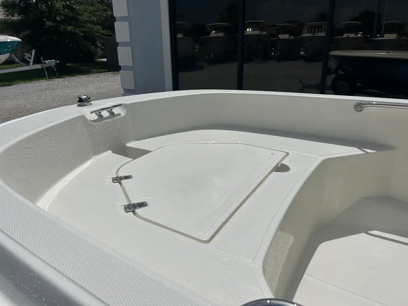 Slide: The Image of Boston Whaler 160 Super Sport 2027 - 16