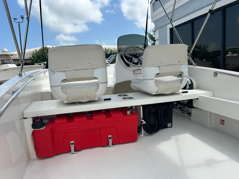 Slide: The Image of Boston Whaler 160 Super Sport 2027 - 9