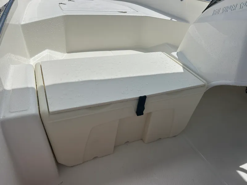 Slide: The Image of Boston Whaler 160 Super Sport 2027 - 15