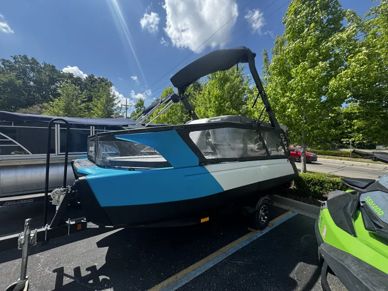 The Image of Sea-Doo 18 SPORT SWITCH 2023 - 0