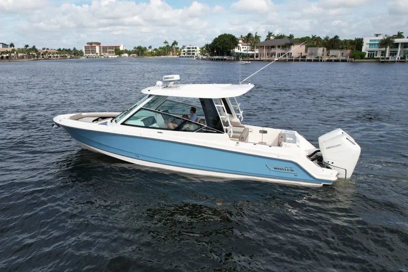 The Image of Boston Whaler 330 Vantage 2027 - 5