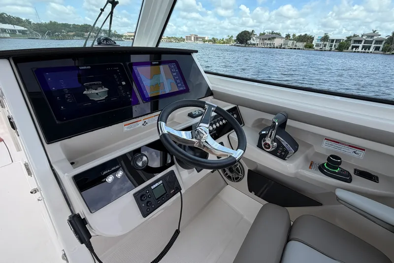 Slide: The Image of Boston Whaler 330 Vantage 2027 - 44