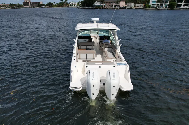 Slide: The Image of Boston Whaler 330 Vantage 2027 - 8