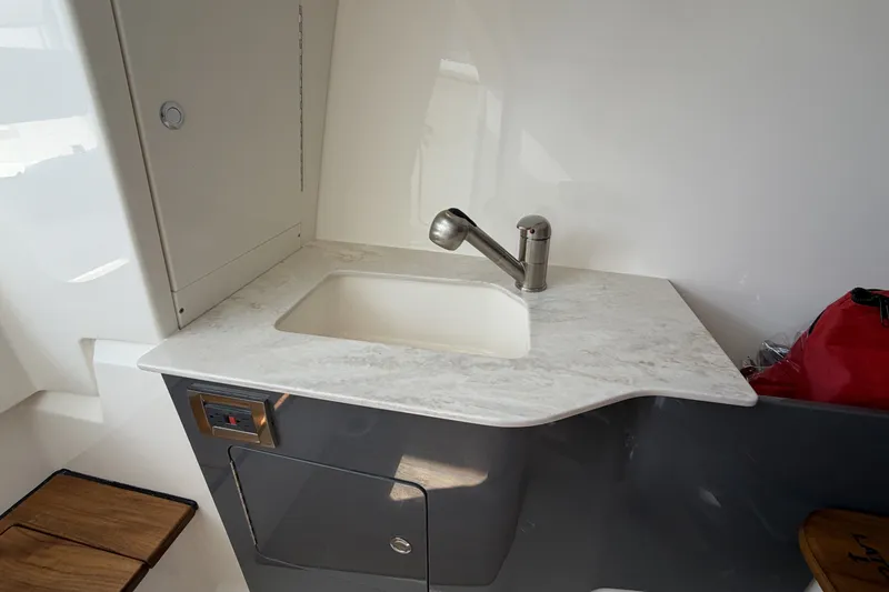 Slide: The Image of Boston Whaler 330 Vantage 2027 - 51