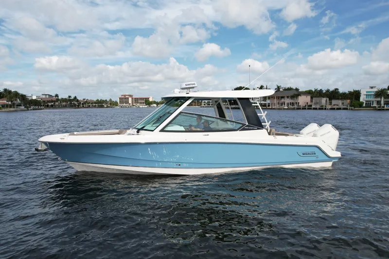 Slide: The Image of Boston Whaler 330 Vantage 2027 - 3