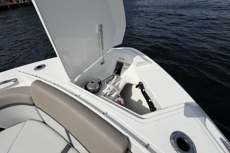 Slide: The Image of Boston Whaler 330 Vantage 2027 - 60