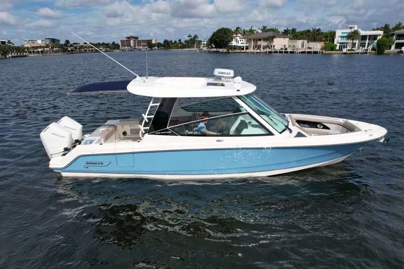 Slide: The Image of Boston Whaler 330 Vantage 2027 - 9