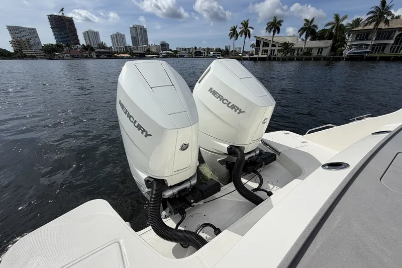 Slide: The Image of Boston Whaler 330 Vantage 2027 - 23