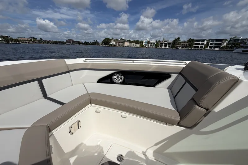 Slide: The Image of Boston Whaler 330 Vantage 2027 - 57