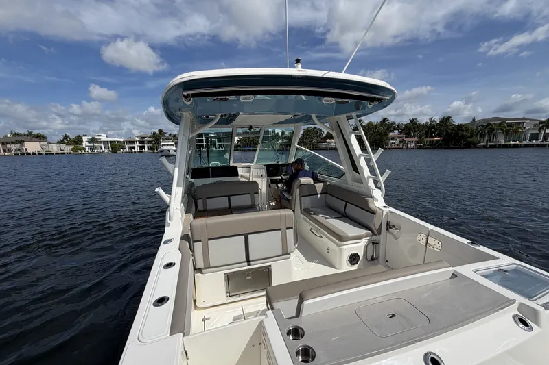 Slide: The Image of Boston Whaler 330 Vantage 2027 - 27