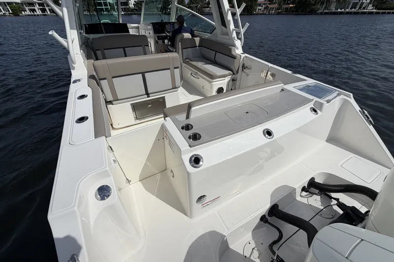 Slide: The Image of Boston Whaler 330 Vantage 2027 - 28