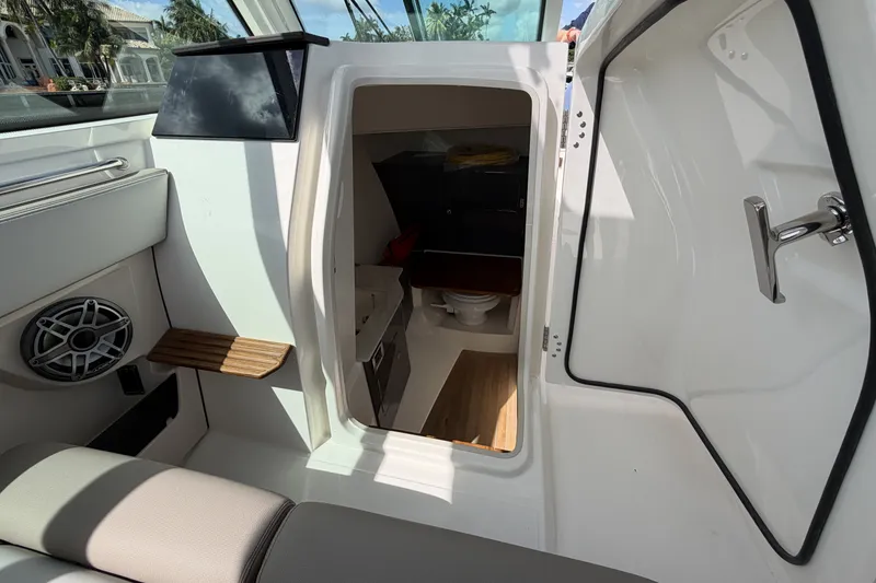 Slide: The Image of Boston Whaler 330 Vantage 2027 - 47