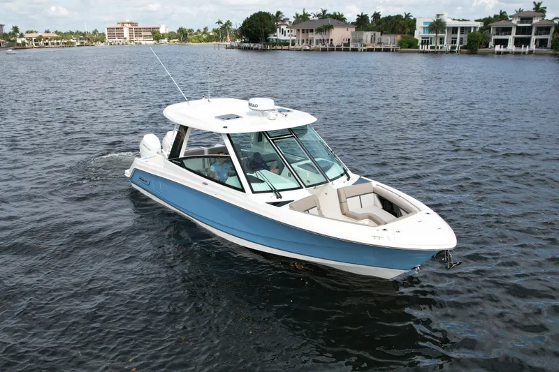 Slide: The Image of Boston Whaler 330 Vantage 2027 - 11