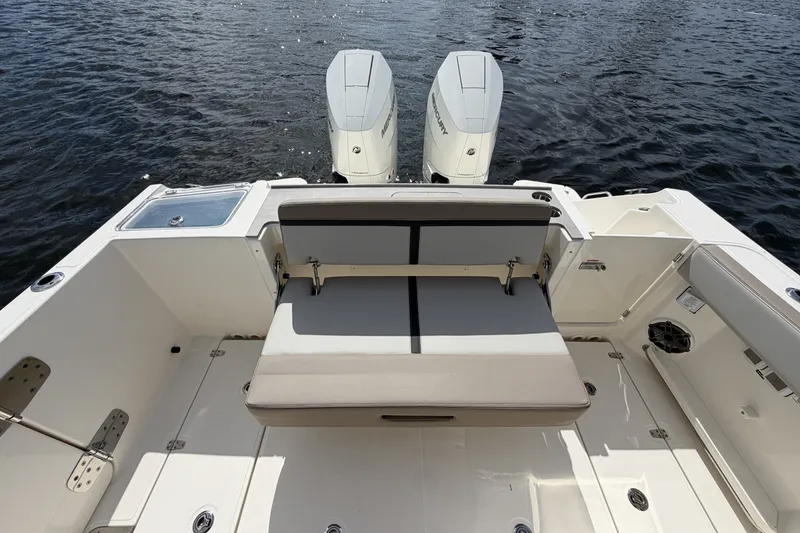 Slide: The Image of Boston Whaler 330 Vantage 2027 - 31