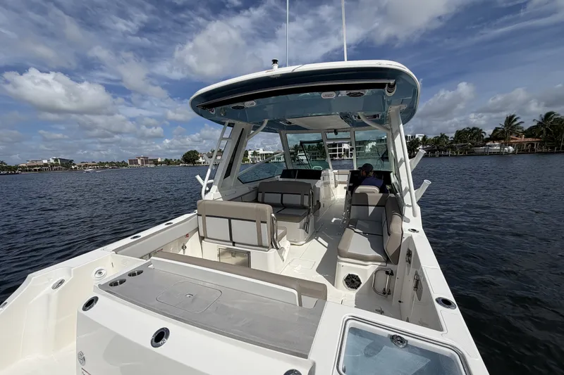 Slide: The Image of Boston Whaler 330 Vantage 2027 - 25