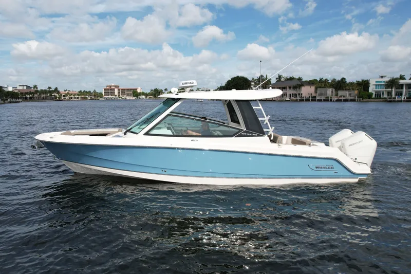 Slide: The Image of Boston Whaler 330 Vantage 2027 - 4