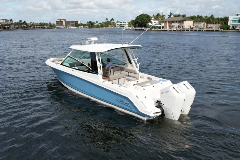 Slide: The Image of Boston Whaler 330 Vantage 2027 - 7